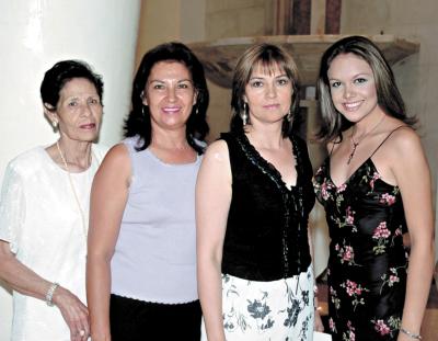 Reyna de Reynoso, Silvia Reynoso de Ortiz, María Elena Reynoso y Adriana Servín.