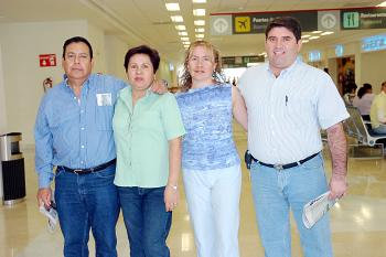 05 de julio 2005
 Tomás Orozco, Magda Guerrero, Martín Burguette y Claudia Guerrero, viajaron a Mazatlán.