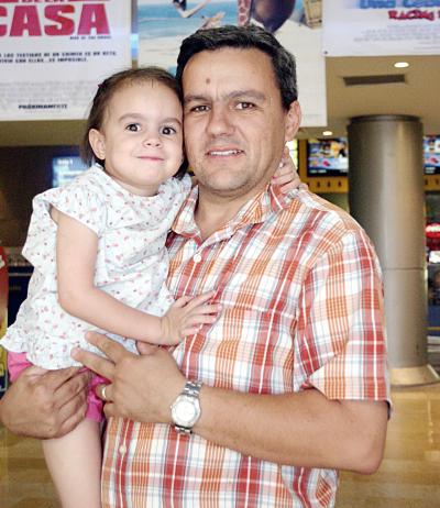 Rodolfo González y Sara González.