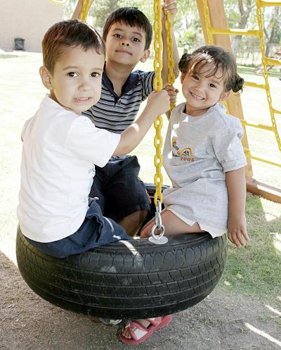 Joaquin Martínez Sabag, Juan Luis Martínez Sabag y Ale Ríos López.