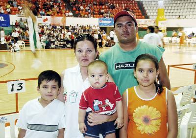 Jorge Alberto Muñoz, Claudia  Martínez de Muñoz, Jared Alberto, Gerardo Armando y Claudia Fernanda Muñoz Martínez.