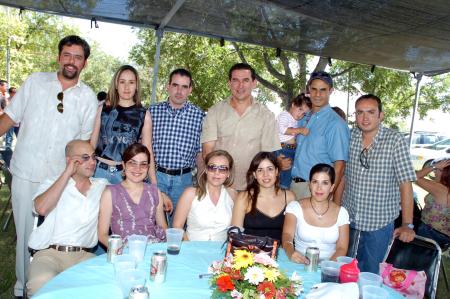 Élida Rentería, Naxiely de Torres, Ale de González, Meche de Villarreal, Elisa de González, Athos Silva, Ramiro Villarreal, Gerarado Torres, Fernando González, Alberto González y Carlos Soto.