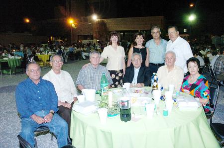 06 de julio 2005
 Monseñor Francisco Castillo con un grupo de amigos y compañeros.