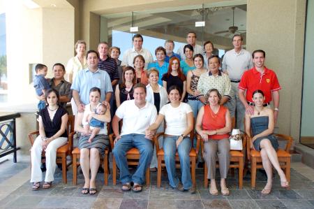 Para festejar a los próximos contrayentes María Angulo Miñarro y Jarrod Peterson, se reunieron las familias Miñarro en conocido centro campestre de la localidad, en una amena despedida de solteros.