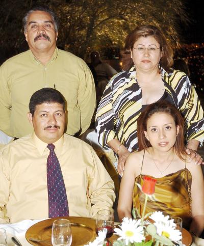 Juan Juárez, Manuelita de Juárez, Anastacio Arguijo y7 Lorena Escalera de Arguijo, en el festejo por el 40 aniversario sacerdotal del Sr. Obispo.