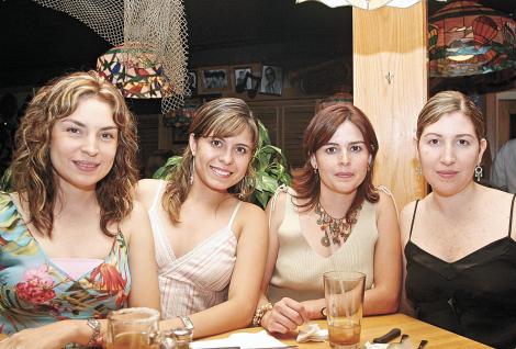 Edna de Rodríguez, Ana Lucía Urrutia, Rosetta Urrutia y Maricarmen de Silveira