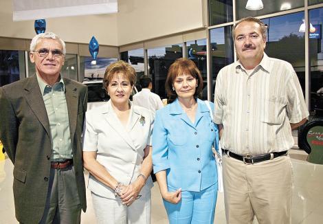 Apolo Flores, Alicia Villanueva de Flores, María Teresa de Jerkov y Sergio Jerkov