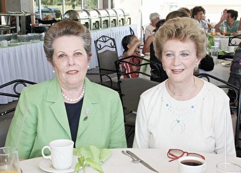 María Rosa Bredeé de Bremer y Peggy Brown de Balderrama