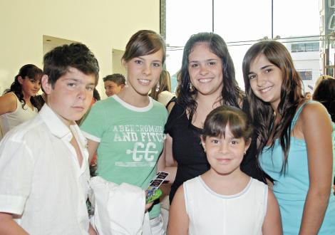 Miguel, Aranza, Valeria, María y Maricarmen Berlanga