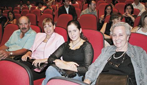 José Luis Gómez Martín, Claudia Estrada de Gómez, Ana Mery Gómez y Delia Martín de Gómez