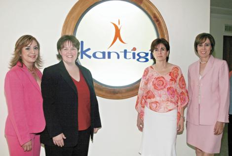 Inauguración de Kantigi  
Socias de esta institución: Brenda Moreno Sarmiento, Deanna Kathleen Kelley,