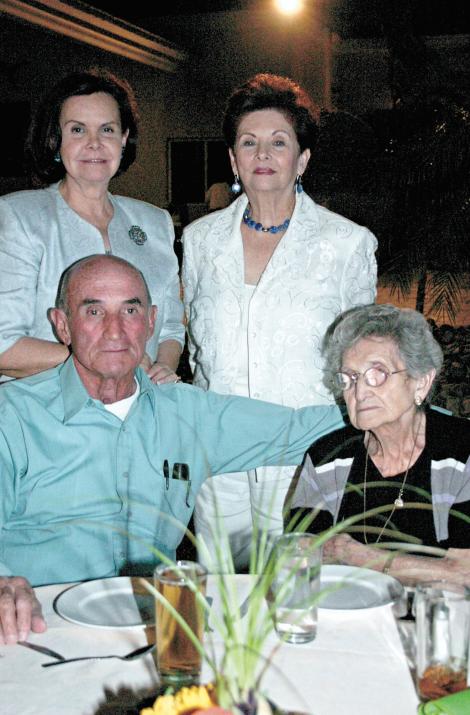 María Teresa Islas, Delia Islas de Gurza, Gregorio Fernández y María Antonieta Torres de Fernández