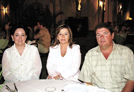 Norma de Gutiérrez, Cecilia González del Hoyo y Miguel del Hoyo