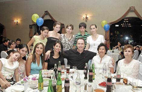 Luzma, Luz María, Jorge, Graciela, Marian y Maricarmen Bujdud, Susana San Miguel González, Carmen San Miguel de Bujdud, Jorge Bujdud, Patricia González de San Miguel y Graciela de Bujdud