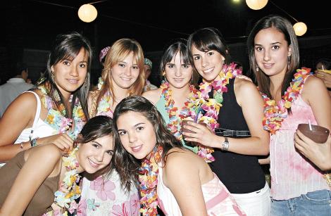 Cristy, Anilú, Paola, Magaly, Valeria, Brenda y Sandra