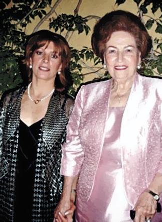 Graciela Estrada y Yolanda Attolini de Estrada