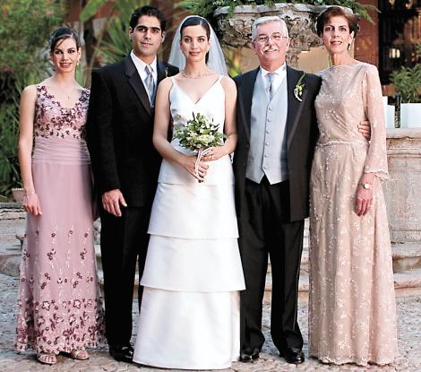 Una boda inolvidable 
Susana Estrada Murra, David Rangel Vallari, Alicia Estrada Murra, Francisco Estrada Attolini y Alicia Murra de Estrada