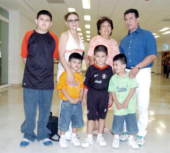 Francisco, Lupita, Kevin, Érick, Alan, Jorge y Mary viajaron a Mexicali.