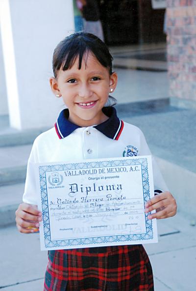 Pamela Galindo Herrera, obtuvo el primer lugar en aprovechamiento de su colegio.