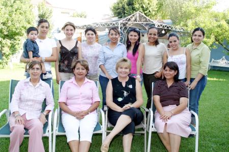 Por su próximo viaje a Europa, Anya Ríos y Macarena García fueron despedidas con una amena reunión, que les ofreció un grupo de amigos.