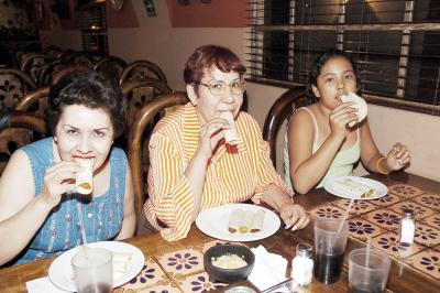 Blanca Estela Esparza, Gloria García de Delgado, Adriana Aracely Esparza