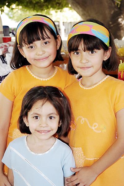 Ana Luisa, Mónica y Carla Martínez Sánchez fueron festejadas por sus padres, con motivo de su noveni, séptimo y cuarto cumpleaños, respectivamente.