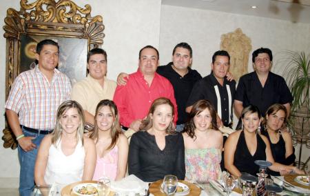 Manolo Magaña, Coquina de Magaña, Sergio Necochea, Alejandra de Necochea, Poncho Amador, Paty de Amador, Jhon Wilkins, Laura de Wilkins, Luis Aguado, Brenda de Aguado, Ernesto Thome y Mónica Villalobos.