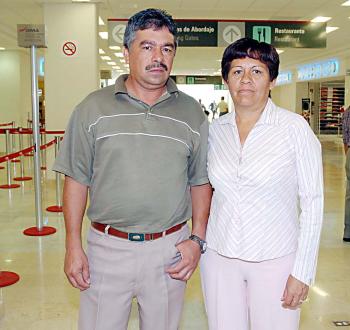 Ismael Orona y Rosaura Hurtado viajron a Ensenada, Baja California.