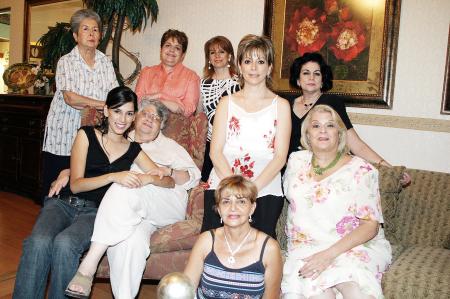 16 de julio 2005
Ana Lucía Cepeda, Gaby y Ángeles Sáenz, María Elena Martínez, María Eugenia Herrera, Emma Verdeja, Argentina Campos y Margarita Verdeja, en una reunión para Ana Lucía Sáenz.