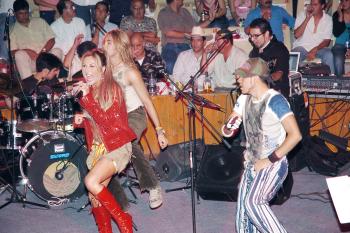 Alejandro Fernández y Mariana Ochoa en La Laguna