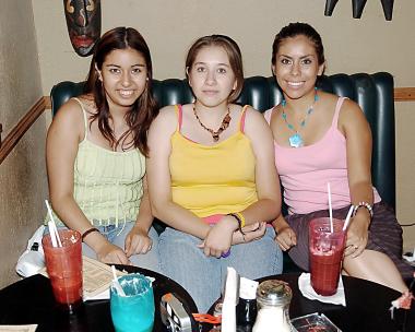 Perla Sánchez, Mónica Orozco y Ana Flores.