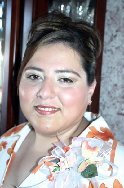 Patricia Fuentes Ruelas celebró su cumpleaños recientemente con una fiesta, a ls cual asistieron sus amistades y familiares para felicitarla.