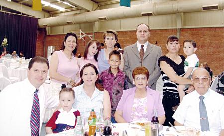 Familias Conte Villanueva, Villanueva González, Villanueva de Luna, y Ortiz Villanueva en pasado acontecimiento.