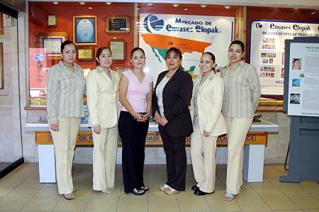 Dalila Aguilar, Alma Cervantes, Gloria Márquez, Miriam García, Irma Dávila y Rosa Isabel Uribe, secretarias de conocida empresa que elabora envases en Gómez Palacio.