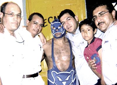 21 de julio 2005
Ricardo, José Luis, Luis, Christian y Gerardo acompañados de Blue Panther.