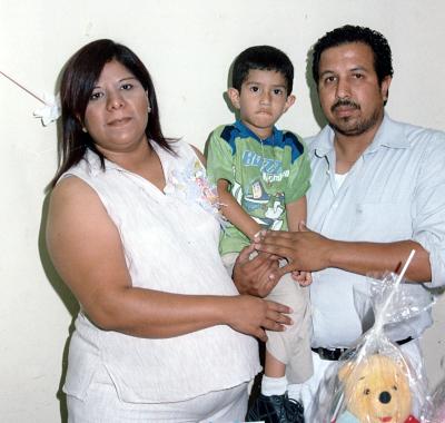 23 de julio 2005
Nancy Vanessa Galván Cruz y Agustín García Charles con su hijo Jair Antonio García Galván.