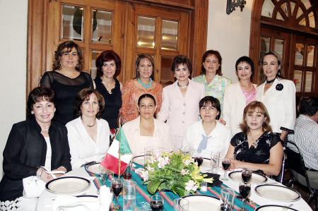 Laura de Jiménez, Carmen de Hermosillo, Gloria López, Cecilia Ramírez, Alejandra Triana, María Muñoz, Ana Cárdenas, Nono Derbez, Cecilia Pérez, Mariví Murra y Mavis Rdz.