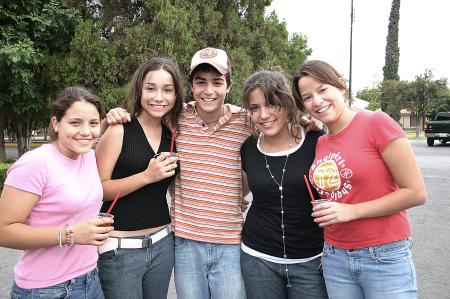 Ana Cris, Pau, Andy, Carolina y Mariana.