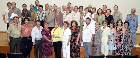 Ex alumnos de la décima Generación de la Facultad de Odontología, se reunieron para conmemorar el trigésimo aniversario de su graduación.