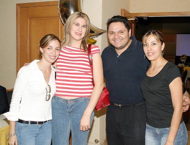 Lupita Arzoz, Martha Chávez, Omar Ávila y Nadia Cruz.