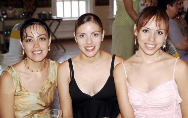 Lourdes, Bárbara y Estefania de la Torre.