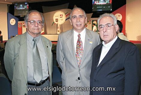 Señor Obispo José Guadalupe Galván Galindo, Jesús Zavala Balderas y Rogelio Manjarréz