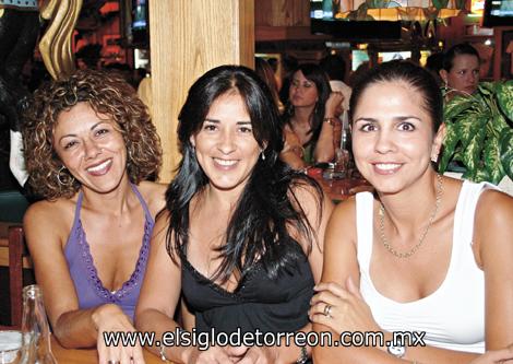 Dora Chibli de González, Sara de Reyna y Paty Borrego