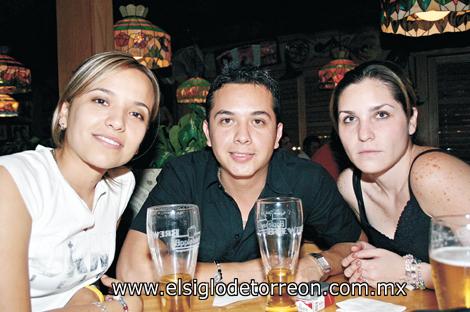 Abby Aguirre Garay, César Estrada García y Cintya Castillo Sifuentes