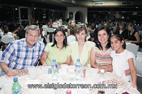 Neto Sosa, Mary de Tumoine, Tony de Sosa, Cecy M. de Vera y Marce Vera