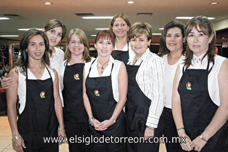 DIVERSIÓN PARA TODOS 
Mujeres pertenecientes al Comité de Damas del Campestre Torreón: Lucía de García, Ileada de Torres, Lupita de Milán, Ana de Peña, Martha de Castrellón, LuzMa de Arriaga, Loreta de peña y Norma de Bustos