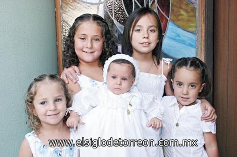 Las pequeñas Regina Renata y Roberta Mafud Collier, junto a Paola y Andrea Campillo Marmolejo