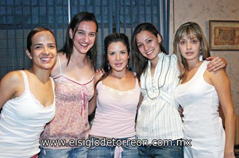 Ale Villalobos, Hilda Calderón, Vanessa Valdepeñas, Susana Garza y Andrea Valencia