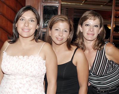 Analía Cortes, Adriana Anaya y Bertha Alvarado.