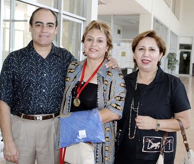 Juan Carlos Hernández, Gloria Luz Meléndez y Lupita Ramos.